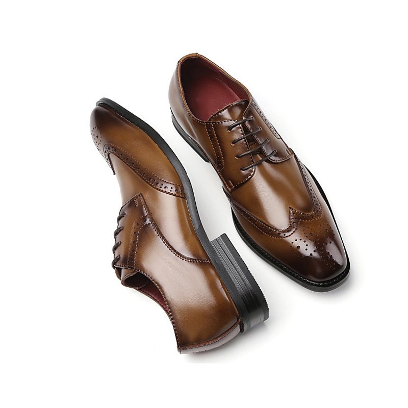 Miesten Juhlakengät Brogue Lace Up Teräväkärkinen Lehmännahka - Ruskea