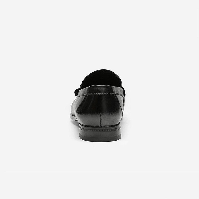 Miesten Juhlakengät Loafers Lehmännahkainen Mokasiini Pyöreä Varvas Metallisolki - Musta
