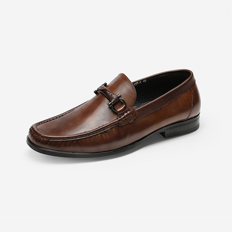 Miesten Juhlakengät Loafers Lehmännahkainen Mokasiini Pyöreä Varvas Metallisolki - Ruskea