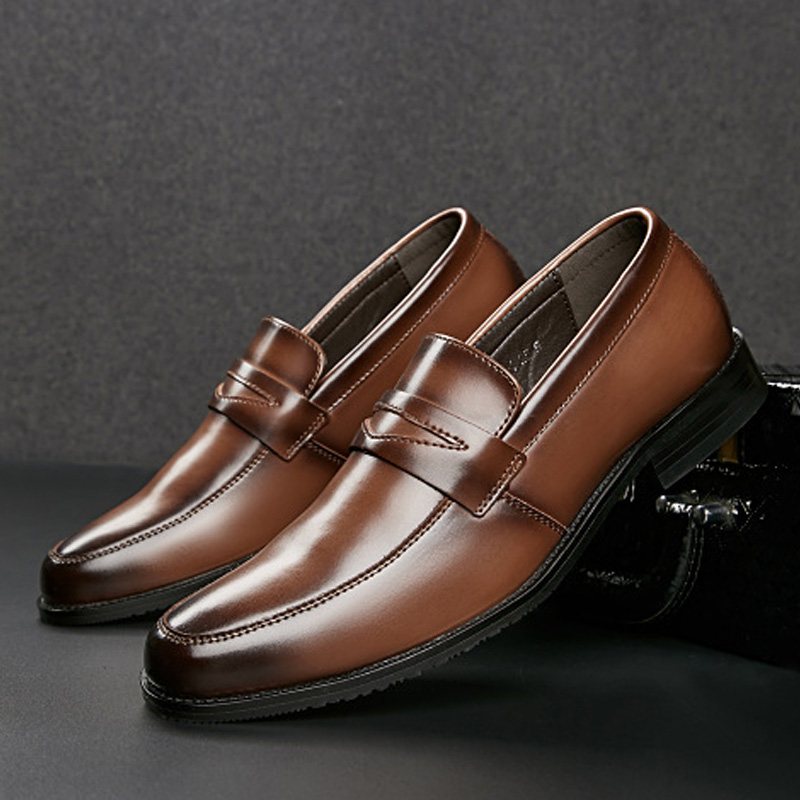 Miesten Juhlakengät Loafers Mokkasiinit Lehmännahkainen Pyöreä Varvassuoja - Ruskea